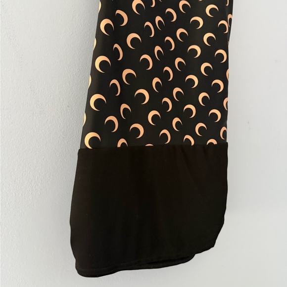 Authentic, Marine Serre
Single Shoulder Strap Draped Top. Size Medium - Picture 7 of 10